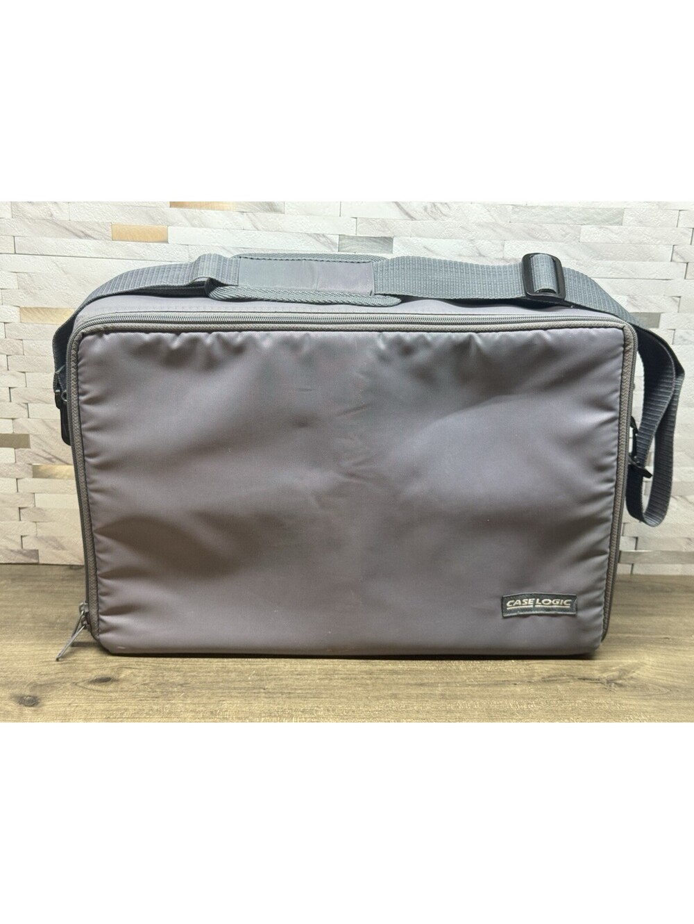 Case Logic Vintage 60 CD Gray Holder Bag Carrying Case Storage Adjustable Strap